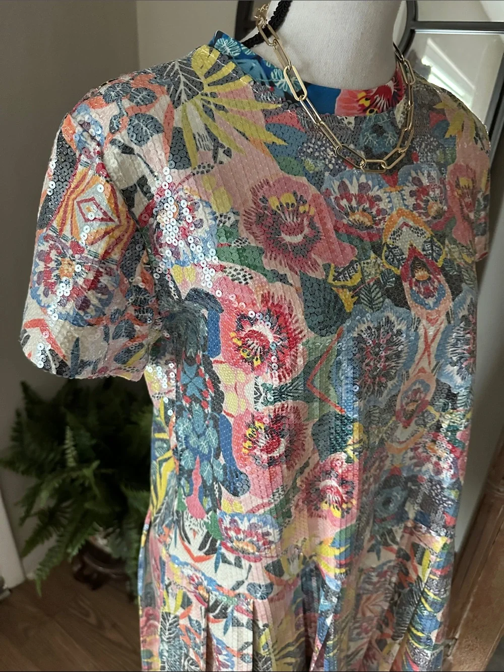 QUEEN OF SPARKLES // Floral Sequin Tee Dress - Picture 2 of 6